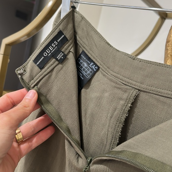 Pleaded Olive shorts - Picture 7 of 11